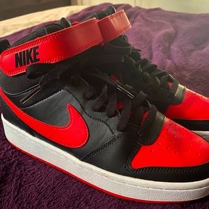 nike shoes, size 6Y (7.5W)